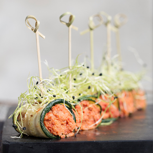 Squash ruller med tomat tapenade