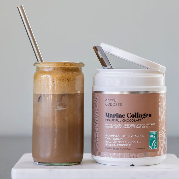 Dalgona kaffe med collagen-isterninger