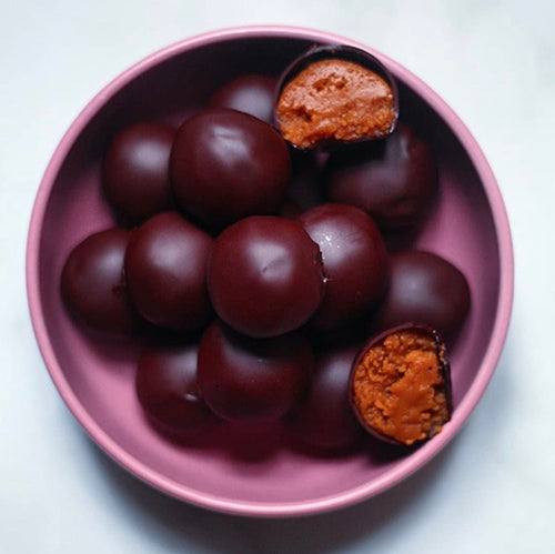 Peanut Butter Bliss - små peanut butter bites med chokolade