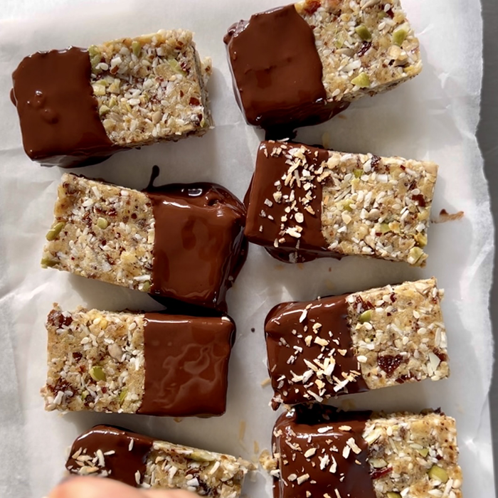 Proteinbarer med kerner