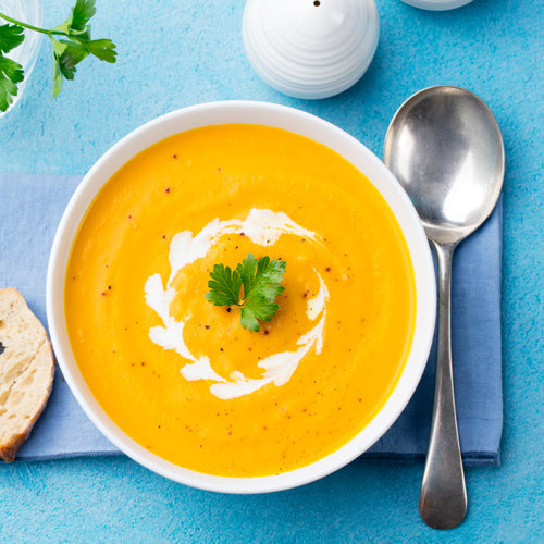 Karrysuppe med kokosmælk, chili og kylling