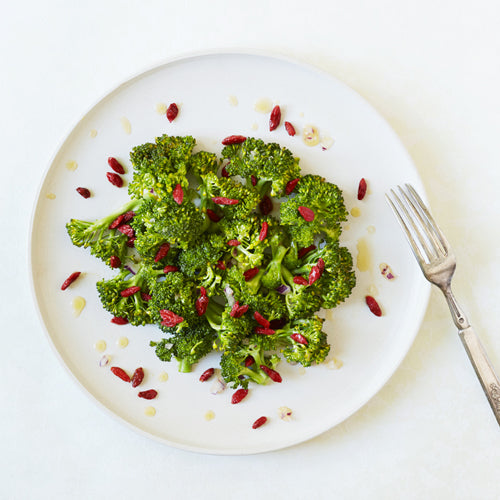 Rå broccolisalat