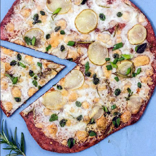 Rødbede kartoffelpizza med urter