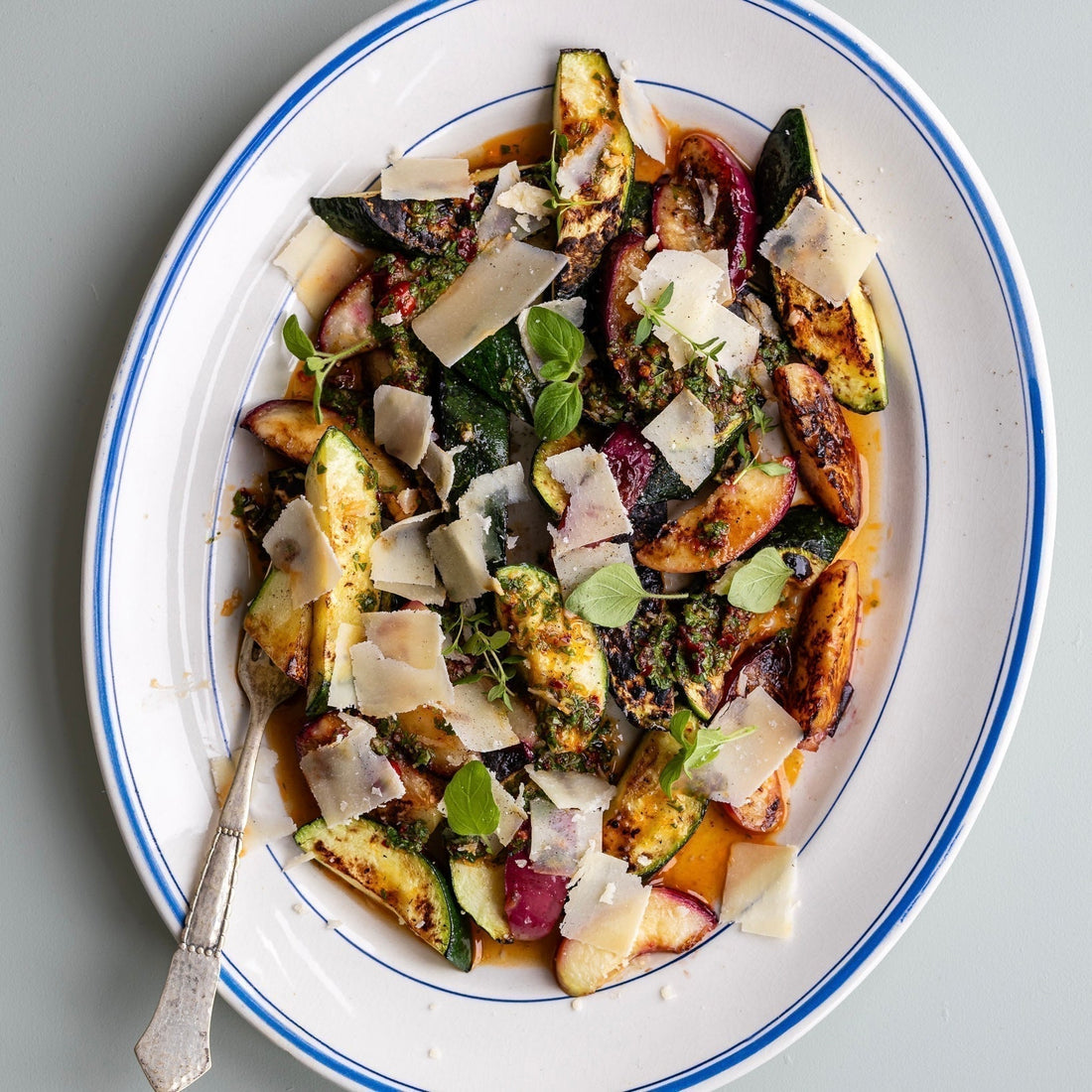 Grillet squash med nektarin og parmesan