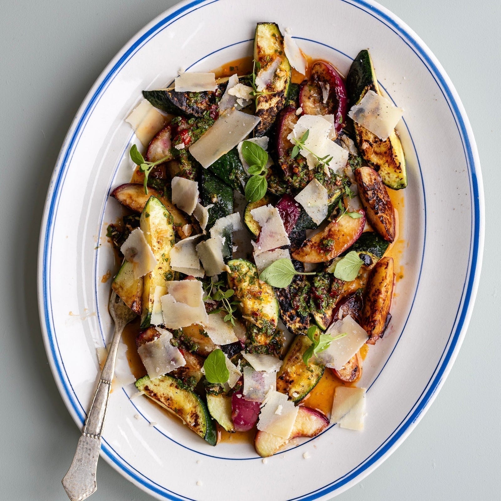 Grillet squash med nektarin og parmesan