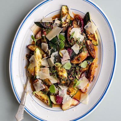 Grillet squash med nektarin og parmesan