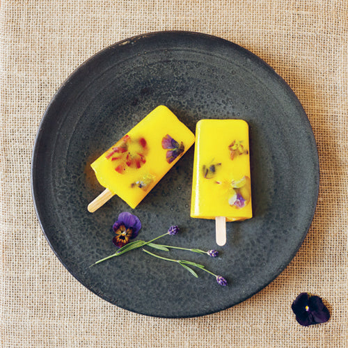 Ispinde med sommerblomster