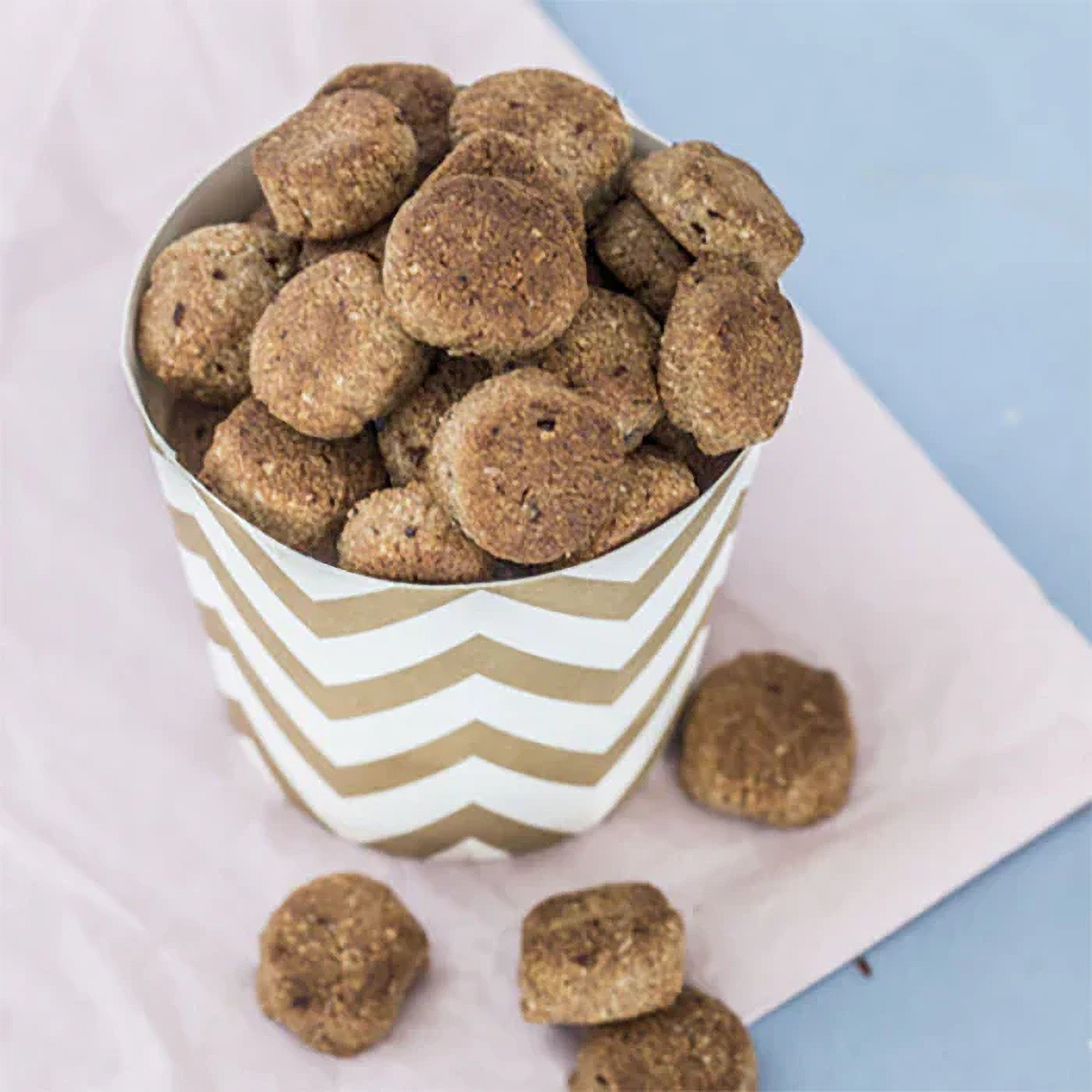 Glutenfri pebernødder med mandelmel og dadler