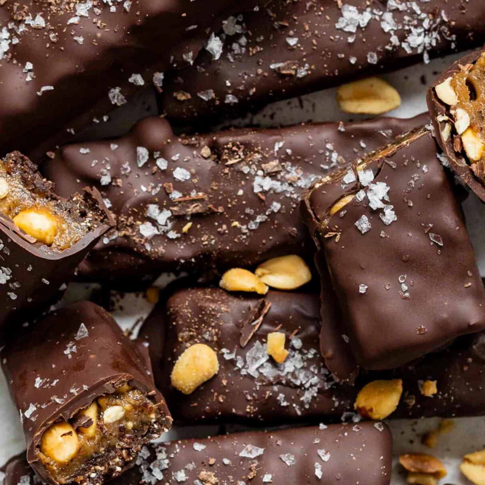 Snickers med dadler og peanutbutter