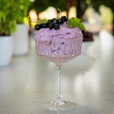 Proteinmousse med solbær