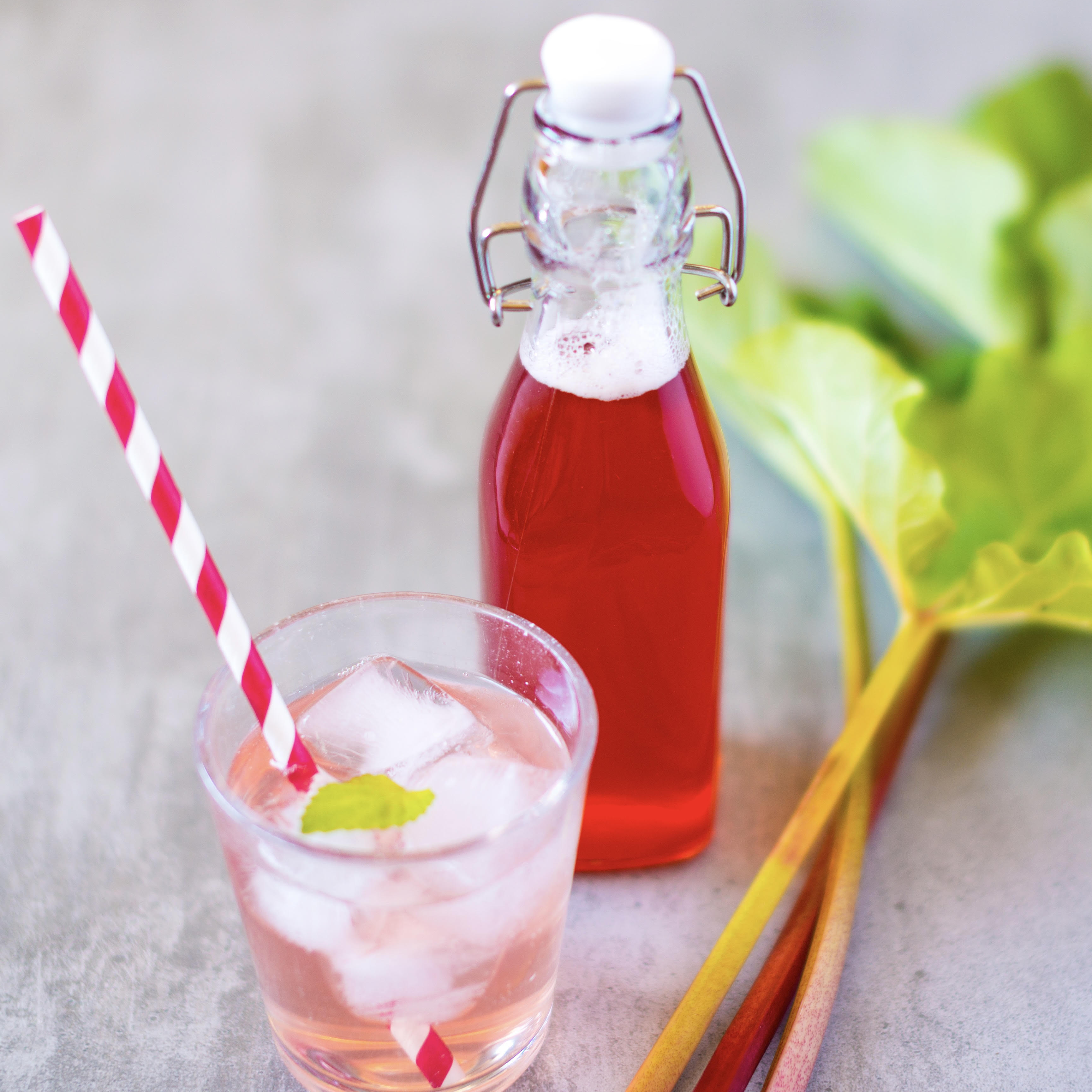 Hjemmelavet rabarbersaft