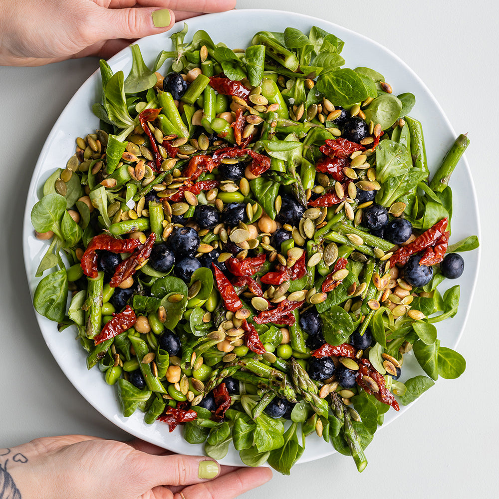Bønnesalat med hvidløgsdressing