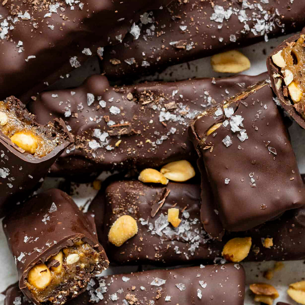 Snickers med dadler og peanutbutter