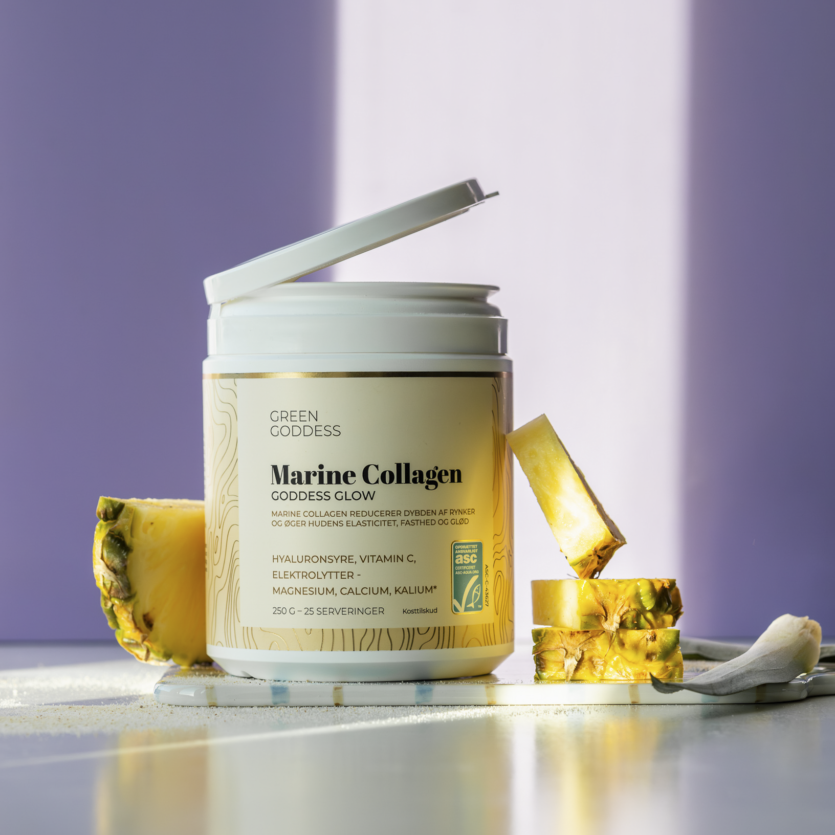 Green Goddess Marine Collagen i varianten Goddess Glow, der er beriget med hyaluronsyre, B vitamin og C vitamin.