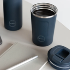 Navy blå termokop fra AYA&IDA