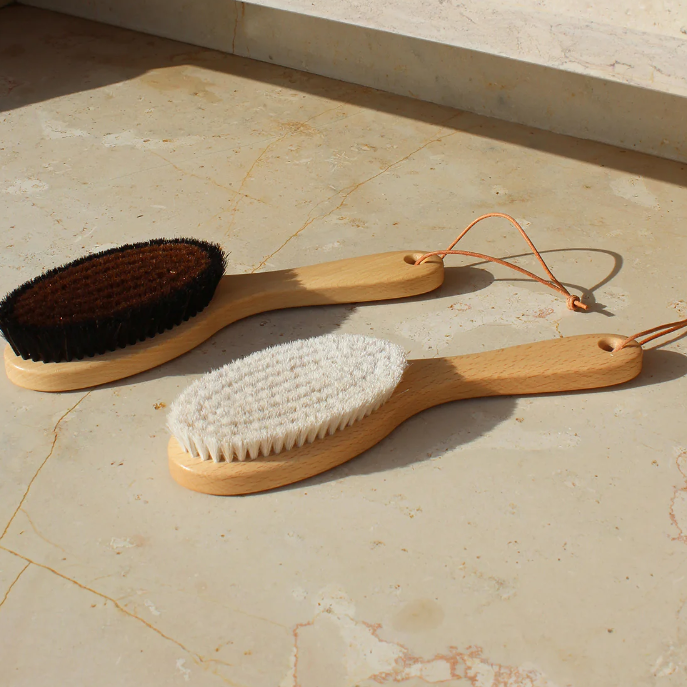 Karmameju Buff & Recharge Naturlig Tørbørste - Long Handle