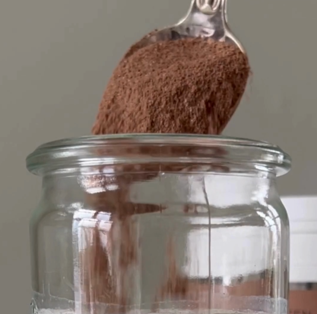 Beautiful Chocolate Marine Collagen blandet op med plantemælk 