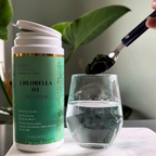 Chlorella røres op i vand