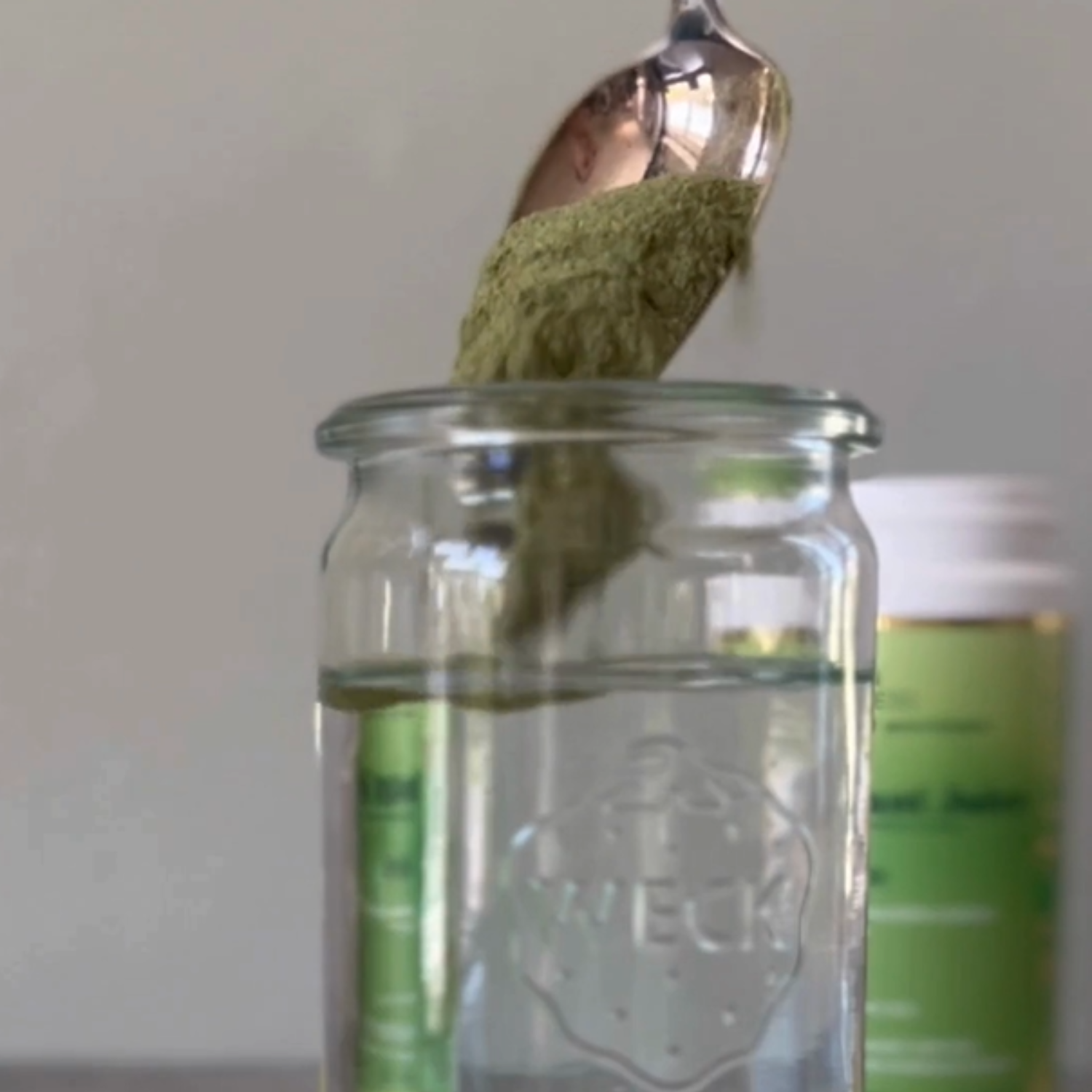 Power Instant Juice røres op i vand