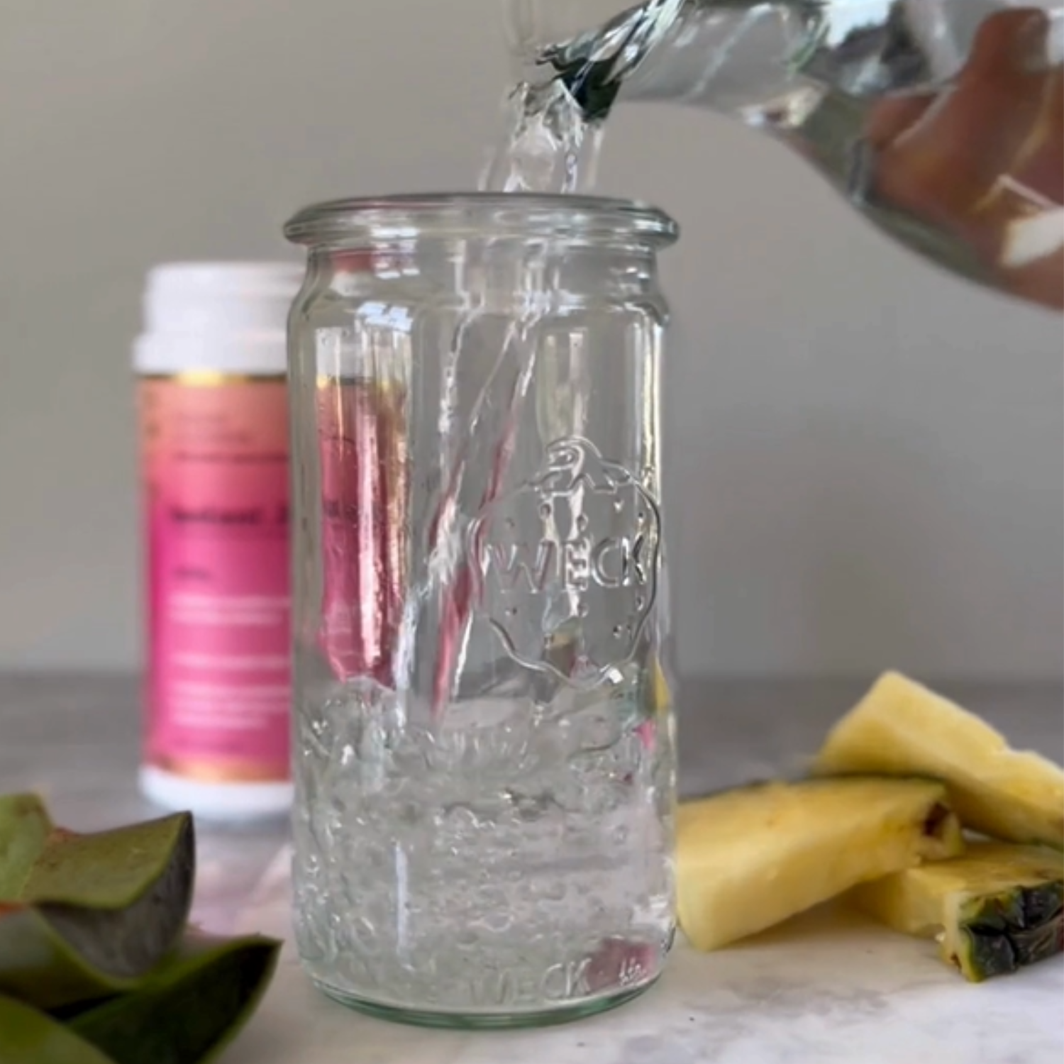 Vital Instant Juice røres op i vand