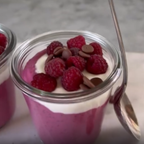 Chiagrød med proteinpulver og bær